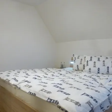 Seeschwalbe Und Lachmoewe Im Haus Findling Apartamento